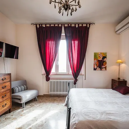 Casa Fuori Casa - 200 Mt Dal Casello Autostradale, Parcheggio Gratuito, Garage Moto