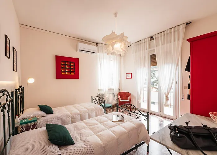 Alojamento de Acomodação e Pequeno-almoço Casa Fuori Casa - 200 Mt Dal Casello Autostradale, Parcheggio Gratuito, Garage Moto