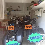 Couette-café Casa Fuori Casa - 200 Mt Dal Casello Autostradale, Parcheggio Gratuito, Garage Moto