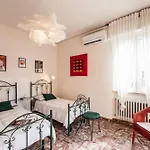 Bed and Breakfast Casa Fuori Casa - 200 Mt Dal Casello Autostradale, Parcheggio Gratuito, Garage Moto 3*