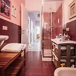 Casa Fuori Casa - 200 Mt Dal Casello Autostradale, Parcheggio Gratuito, Garage Moto Couette-café 3*