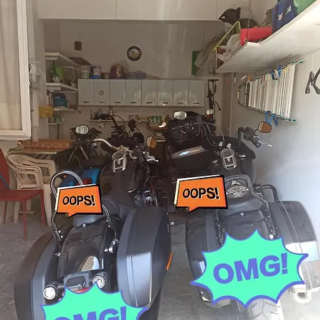 Nocleg ze śniadaniem Casa Fuori Casa - Aria Condizionata, Parcheggio Auto, Garage Moto