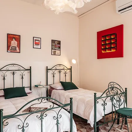 Casa Fuori Casa - 200 Mt Dal Casello Autostradale, Parcheggio Gratuito, Garage Moto Bed and Breakfast