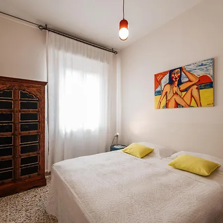 Casa Fuori Casa - Aria Condizionata, Parcheggio Auto, Garage Moto *