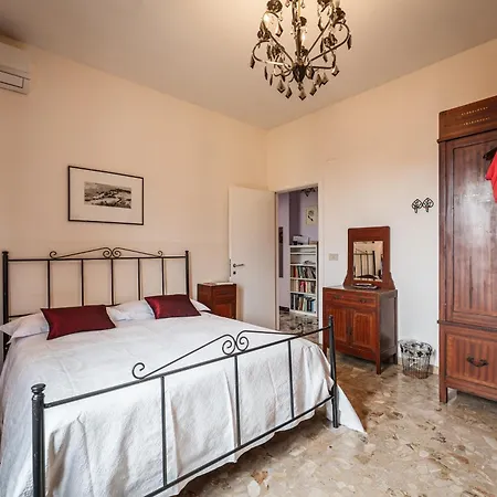 Casa Fuori Casa - Aria Condizionata, Parcheggio Auto, Garage Moto Nocleg ze śniadaniem