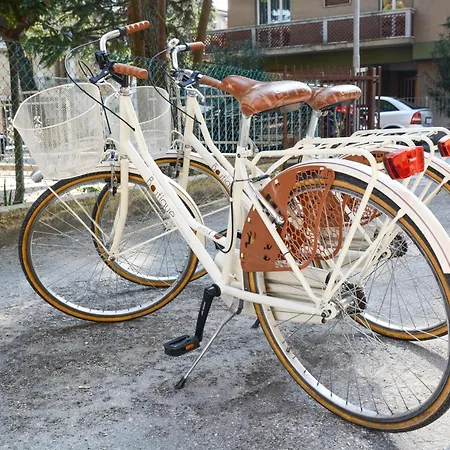 Casa Fuori Casa - Aria Condizionata, Parcheggio Auto, Garage Moto Nocleg ze śniadaniem *