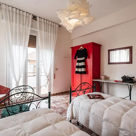 Casa Fuori Casa - Aria Condizionata, Parcheggio Auto, Garage Moto 3*