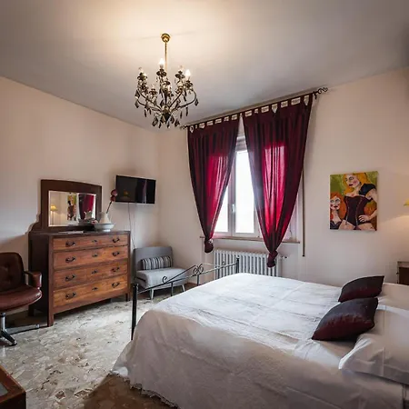 Casa Fuori Casa - Aria Condizionata, Parcheggio Auto, Garage Moto Nocleg ze śniadaniem Senigallia