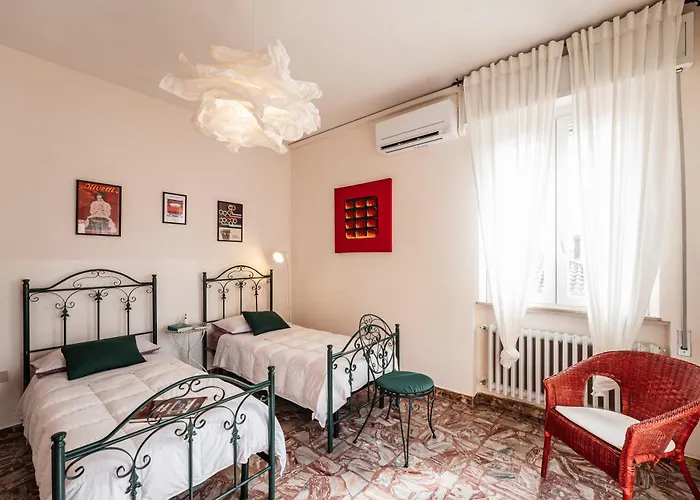 B&B Casa Fuori Casa - 200 Mt Dal Casello Autostradale, Parcheggio Gratuito, Garage Moto 3*