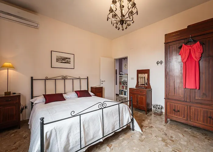 Casa Fuori Casa - 200 Mt Dal Casello Autostradale, Parcheggio Gratuito, Garage Moto B&B